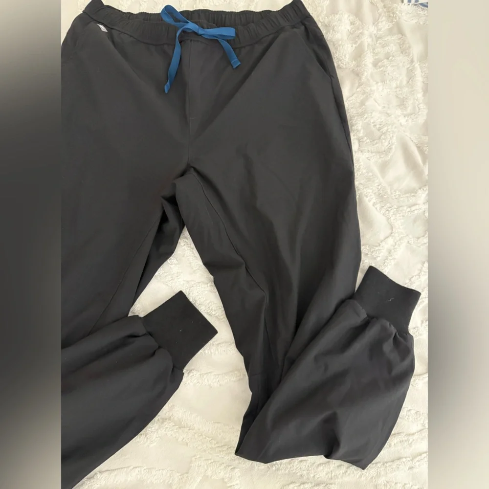 Figs Men's Lined Black Jogger Pants